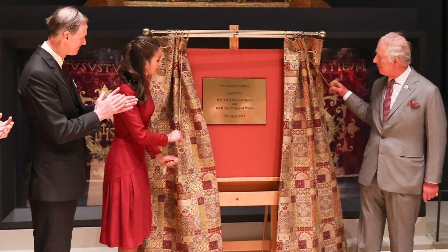A rainha espanhola inaugurou o museu ao lado do herdeiro do trono britânico, príncipe Charles - Reprodução/Twitter