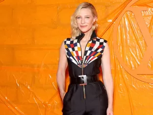 Cate Blanchett se define como 'classe média', e divide redes sociais