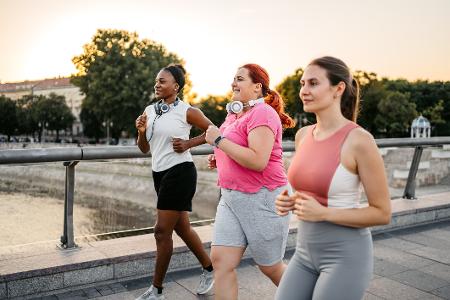 Evite exercícios durante o meio do dia, prefira o início da manhã ou da noite 