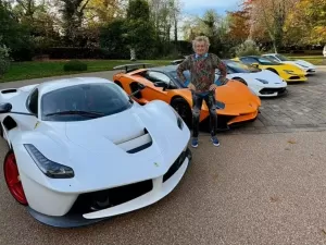 Buracos na estrada ameaçam coleção milionária de Ferraris de Rod Stewart 