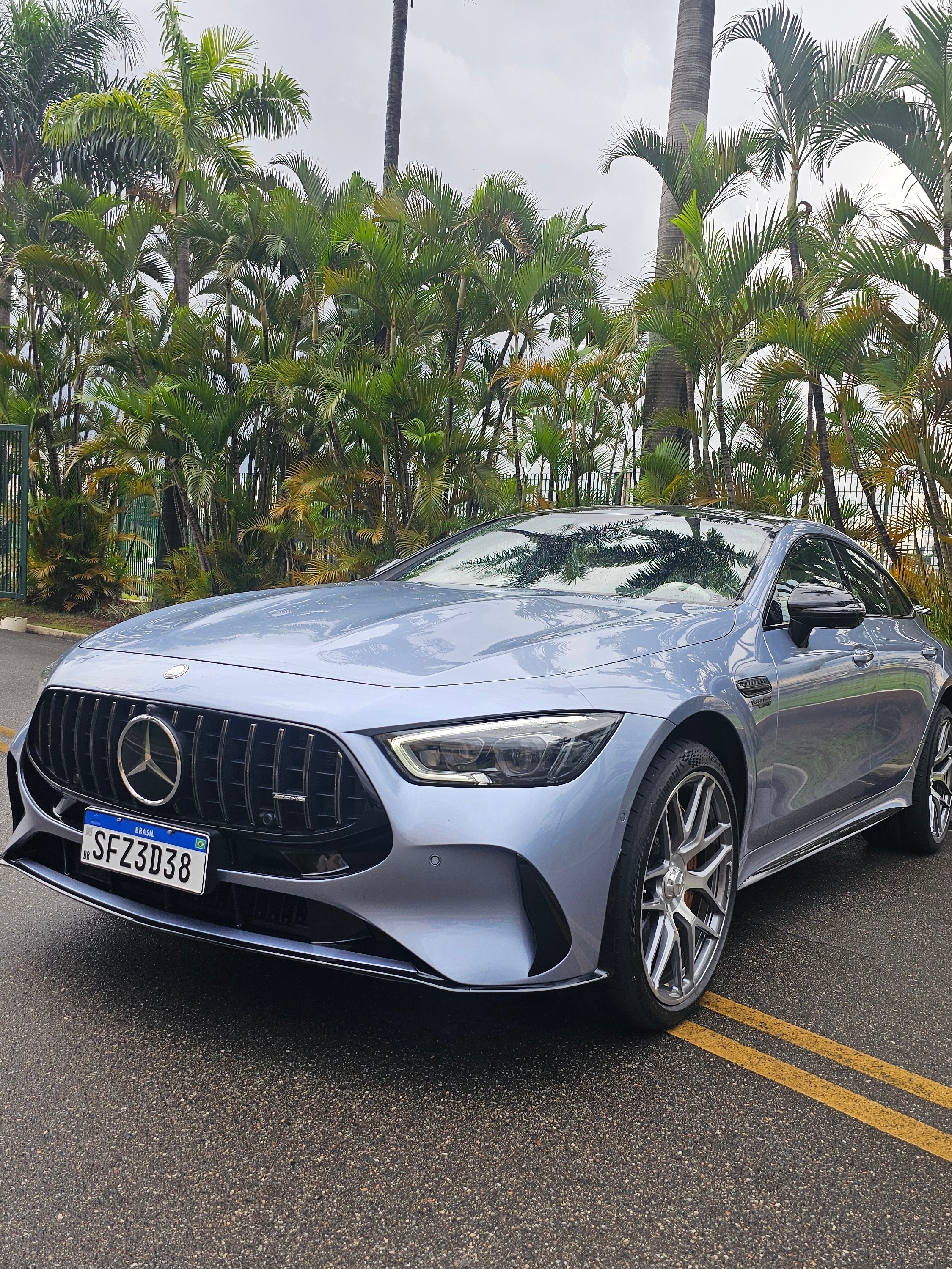 R$ 1,5 mi e muito requinte: testamos carro esportivo mais luxuoso