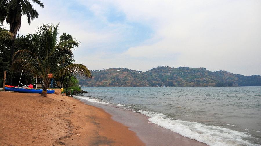 Praia do Lago Kivu, em Ruanda Praia do Lago Kivu, em Ruanda