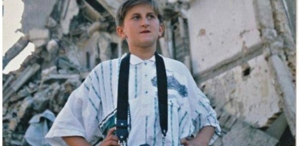 Abandonado pela mãe ao nascer, Oggi Tomic fugiu de um orfanato aos 8 anos de idade e foi parar em outro, em Sarajevo, pouco antes de a cidade ser cercada pelos sérvios - BBC/Divulgação
