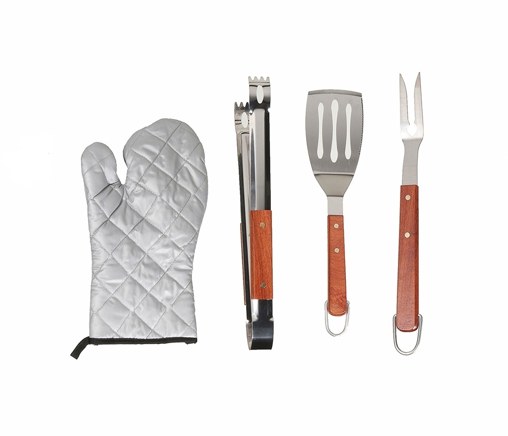 Seu pai curte um churrasquinho? O kit Churrasco Deluxe é composto por quatro peças: espátula, pinça e garfo - todos de aço inox - além de luva térmica. O conjunto está à venda na Etna (www.etna.com.br) por R$ 69,90 - Divulgação