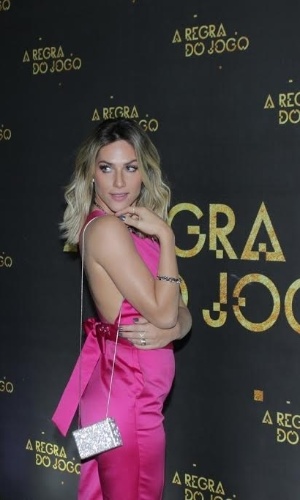 27.ago.2015 - Repórter do "Video Show", Giovana Ewbank vai à festa de lançamento da novela "A Regra do Jogo"