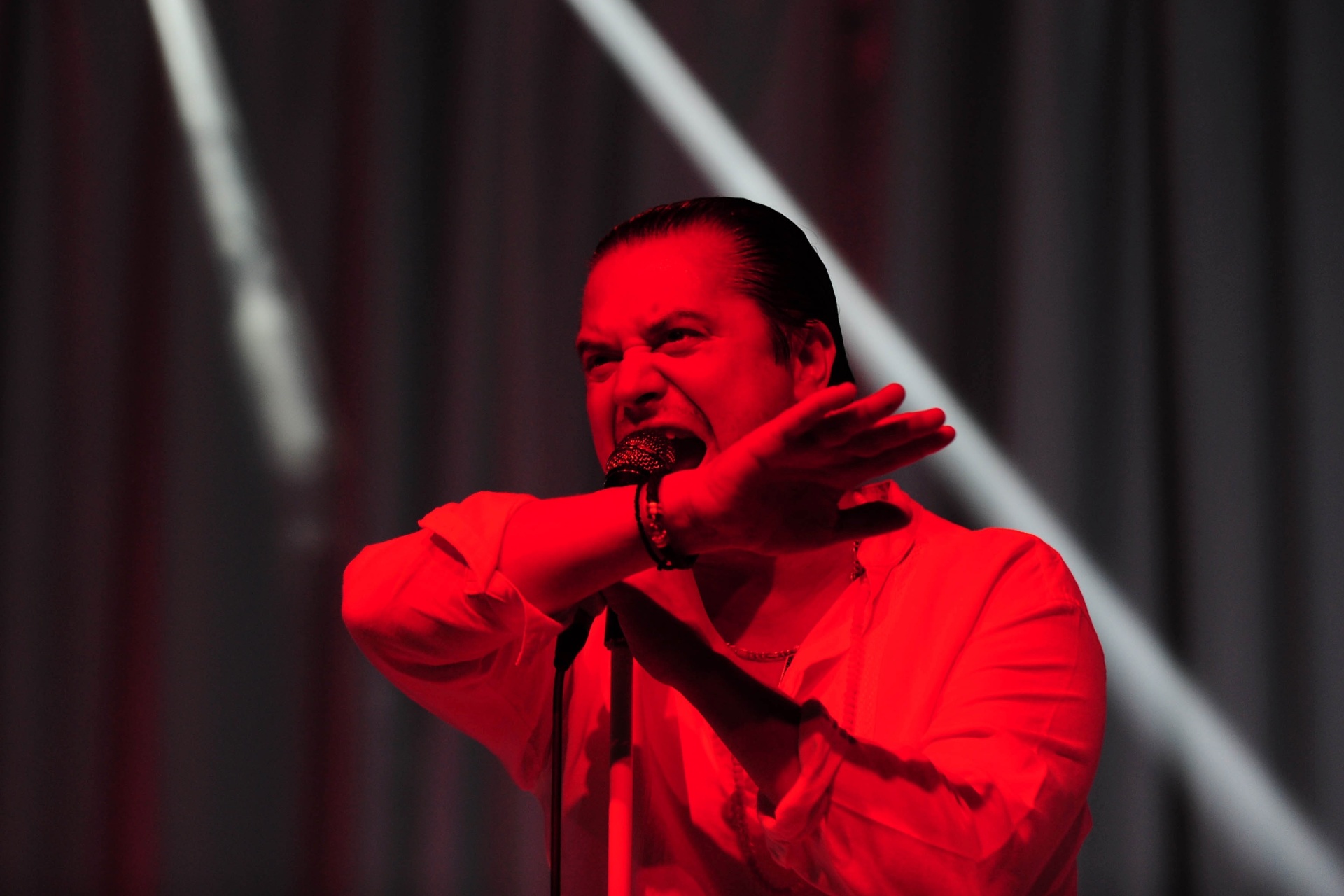 24.set.2015 - A banda Faith No More se apresenta no espaço das Américas em São Paulo, na noite desta quinta-feira, com a formação clássica: Mike Patton nos vocais, Billy Gould no baixo, Roddy Bottum nos teclados, Mike Bordin na bateria e Jon Hudson na guitarra - Junior Lago/UOL