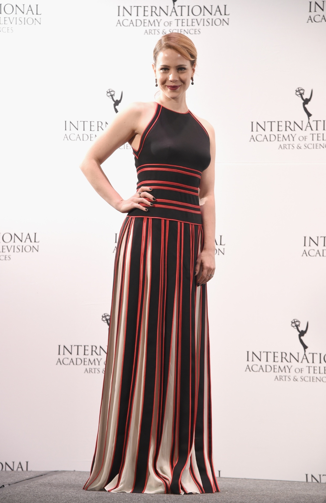 23.nov.2015 - Atriz Leandra Leal posa para fotos durante o Emmy Internacional 2015 - Theo Wargo/Getty Images