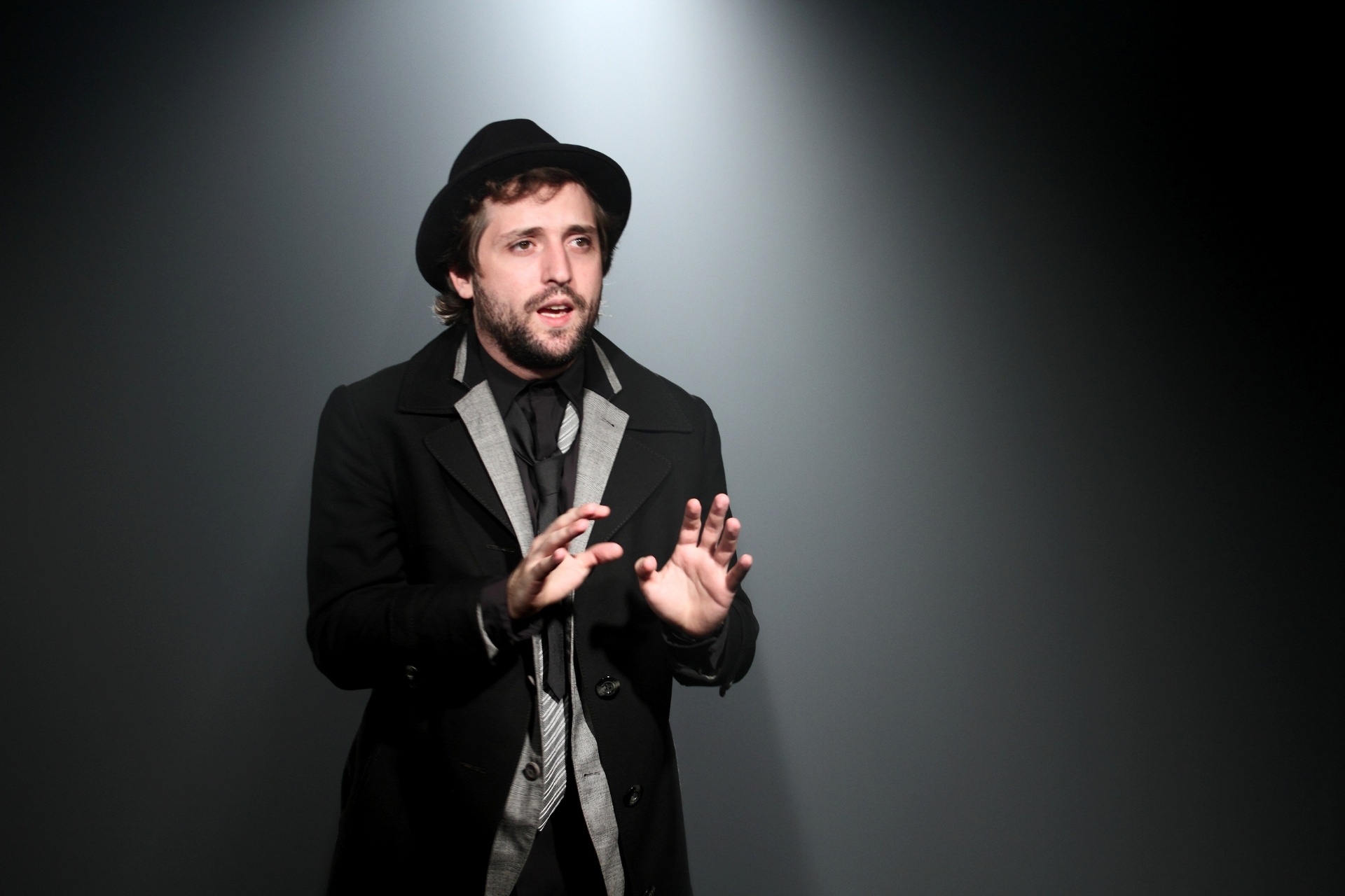 Monólogo "Uma Noite na Lua" com Gregório Duvivier - Divulgação