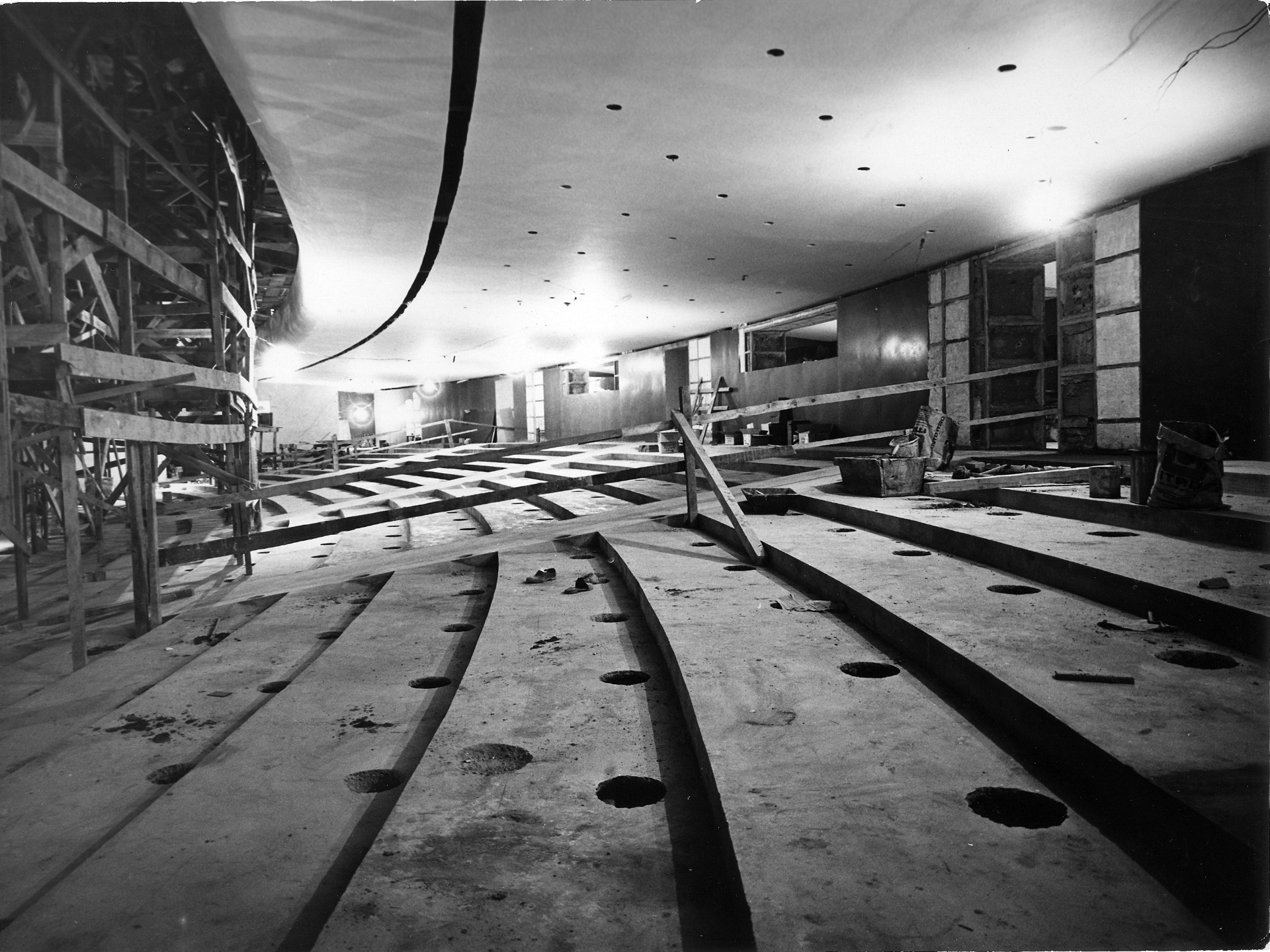 Construção do Grande Teatro do Palácio das Artes. A imagem faz parte da exposição "Ano 45: construção, histórico, origens, registros" em BH - Arquivo FCS