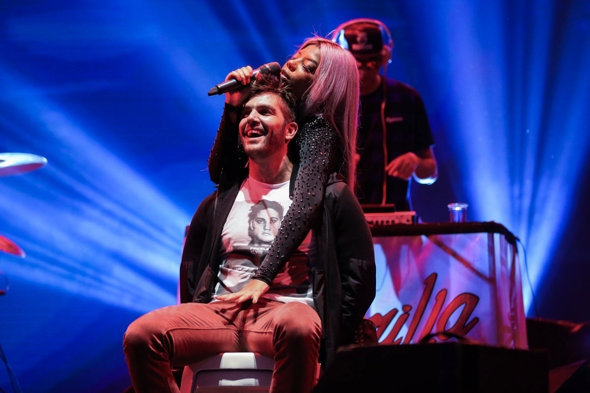 21.mai.2016 - Ludmilla seduz fã no palco durante show no festival "Preparadx", voltado ao público LGBT, que aconteceu na noite deste sábado no Anhembi, zona norte de São Paulo - Manuela Scarpa/Brazil News