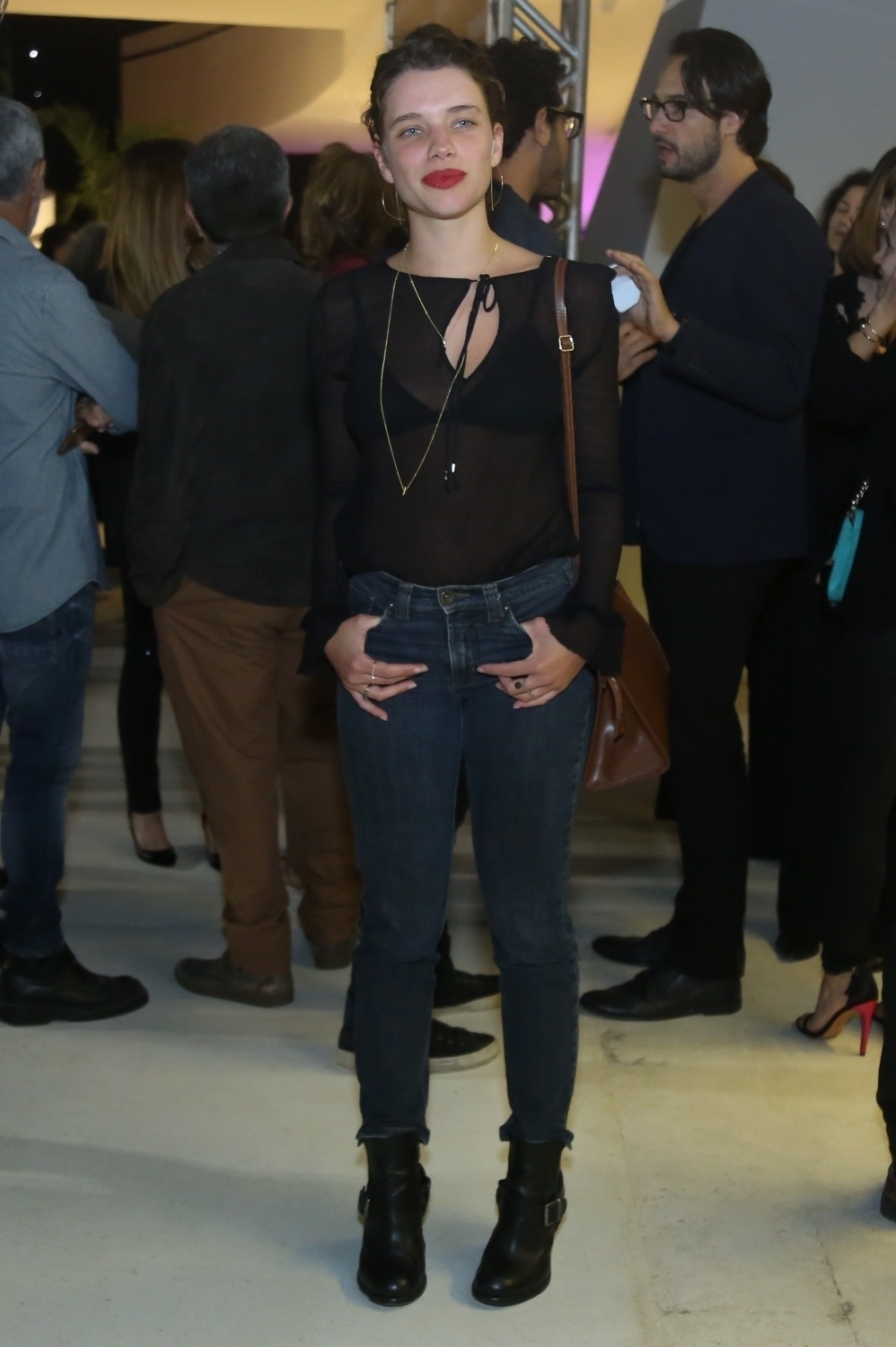 24.ago.2016 - A atriz Bruna Linzmeyer também esteve entre os convidados - Roberto Filho/Brazil News