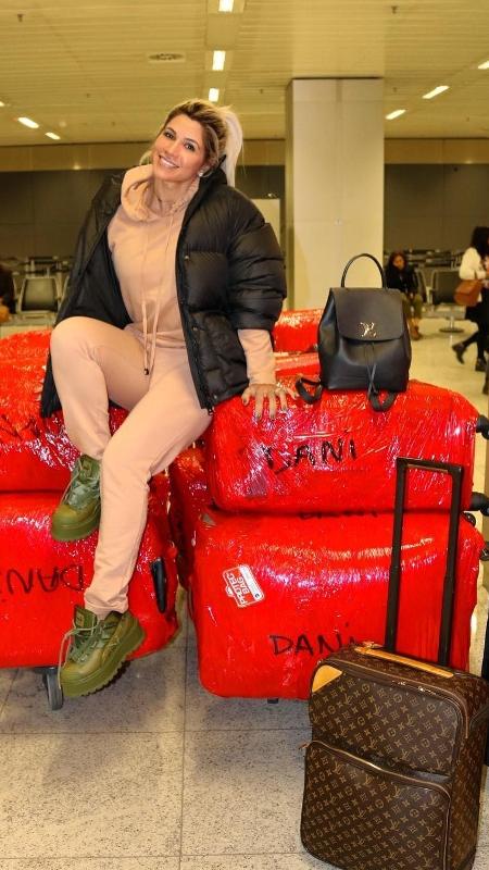 Dani Souza posa com suas malas em aeroporto - Reprodução/Instagram