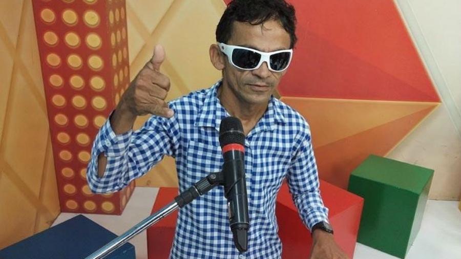 O músico Gleyfy Brauly no programa "Cidade Viva", da TV Cidade Verde, no Piauí - Divulgação