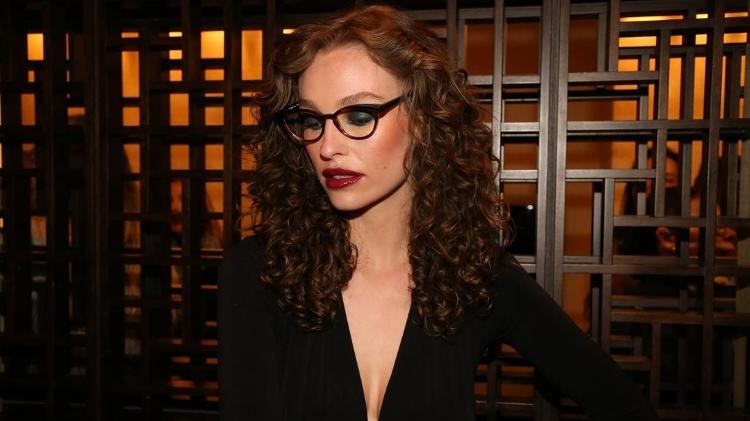 Maquiagem forte com óculos de grau? Claro que pode! - Divulgação/Leo Muniz - Divulgação/Leo Muniz