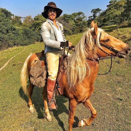 Caio Castro publica foto como Dom Pedro em cena da independência do Brasil em "Novo Mundo" - Reprodução/Instagram/caiocastro - Reprodução/Instagram/caiocastro
