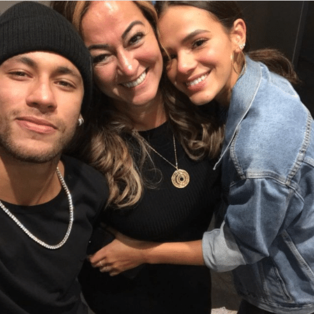 Nadine, mãe de Neymar, com o craque e Bruna Marquezine - Reprodução/Instagram/nadine.goncalves