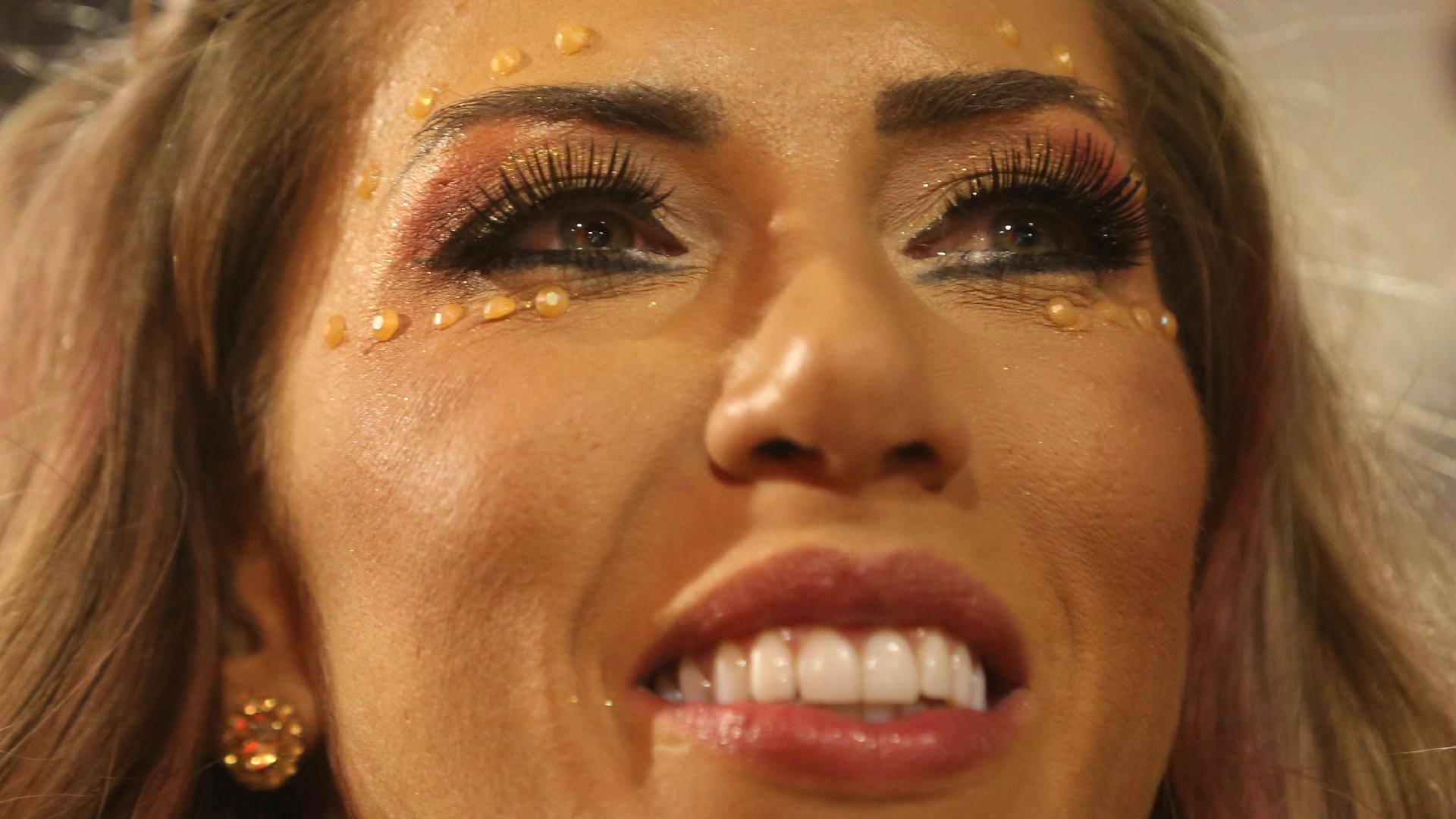 Fora do desfile da Gaviões, Tati Minerato se emociona ao ver a escola passar na avenida - Ricardo Matsukawa/UOL