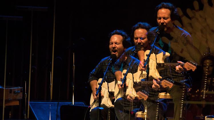 Depois de tocar com o Pearl Jam no Lollapalooza, Eddie Vedder faz apresentação solo em São Paulo - Simon Plestenjak/UOL - Simon Plestenjak/UOL