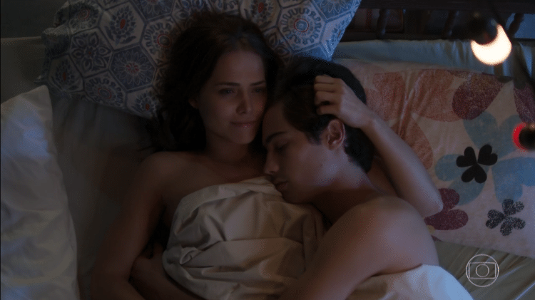 Rosa vai ser ameaçada por Karola (Deborah Secco) para terminar o namoro com Valentim - Reprodução/TVGlobo - Reprodução/TVGlobo