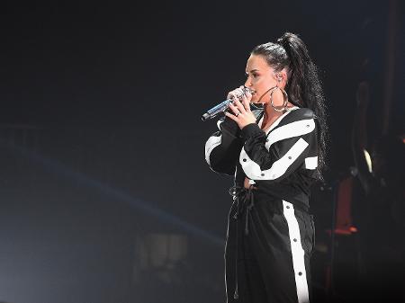 Demi Lovato em show em dezembro de 2017 - Paras Griffin/Getty Images