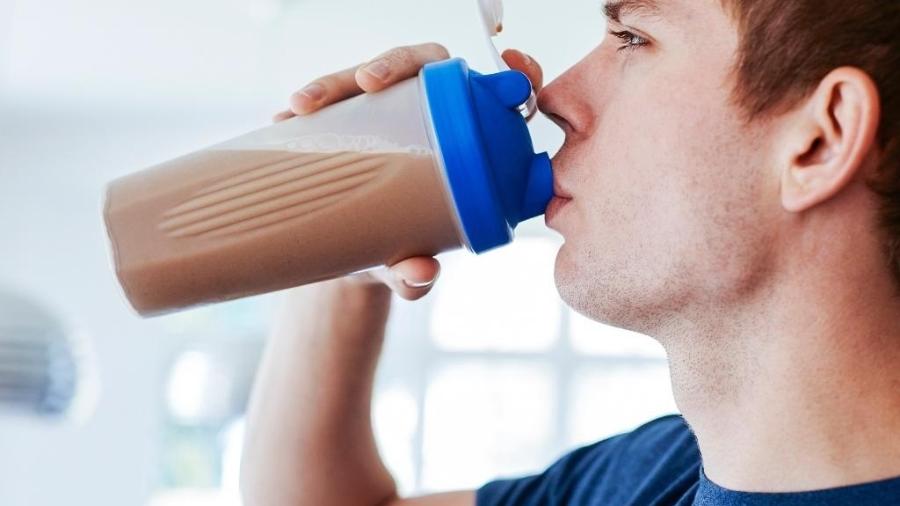 Você pode preparar seu shake com whey protein durante o treino usando coqueteleira ou miniliquidificador - iStock