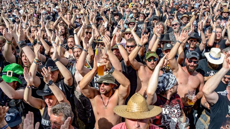 Público se diverte no Wacken Open Air, na Alemanha - AFP PHOTO/dpa/Axel Heimken - AFP PHOTO/dpa/Axel Heimken