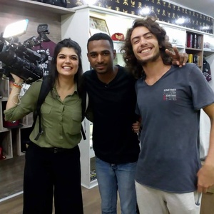 Repórter Danielle Zampollo, do "Profissão Repórter", o escritor Wesley Barbosa e Jaffar Bambirra - Reprodução/Instagram - Reprodução/Instagram