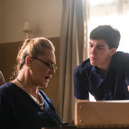 Elizabeth Savala e Caio Manhente - Victor Pollak/TV Globo - Victor Pollak/TV Globo