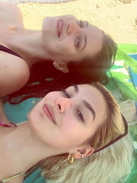 Nathalia Dill e Marina Moschen na praia - REPRODUÇÃO/INSTAGRAM