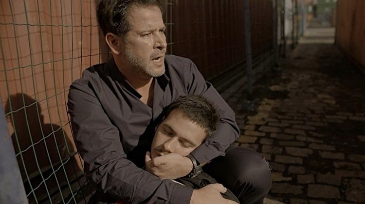 Raul (Murilo Benício) e Vinícius (Antônio Benício) em Amor de Mãe