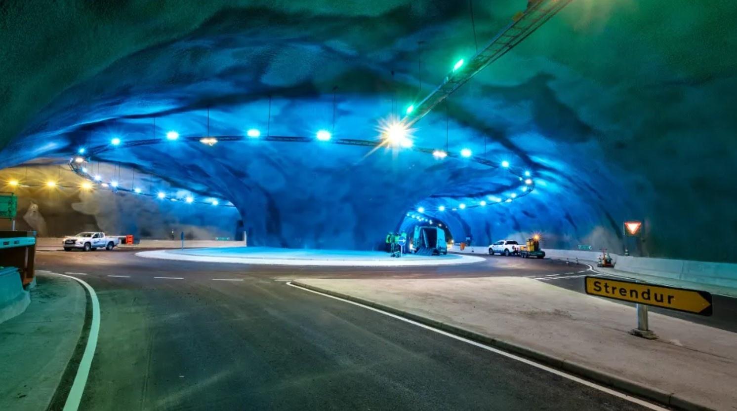 Túnel submerso de R$ 815 mi tem pintura simulando gelo; veja - 08/12/2020 -  UOL Carros