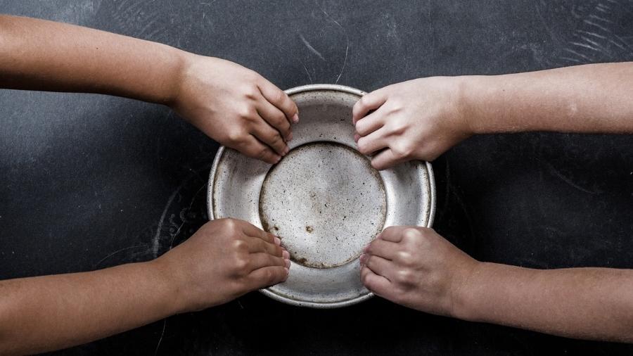 Lares com crianças enfrentam dificuldade maior para colocar comida suficiente e saudável na mesa  - iStock