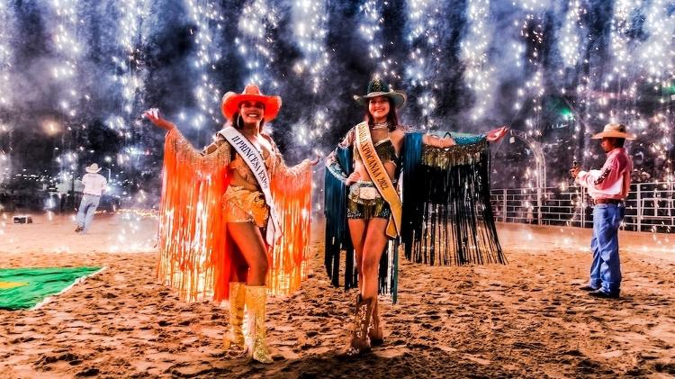 Rainhas e princesas de comitivas de peões durante o rodeio em Canaã dos Carajás (PA) - Ricardo Teles - Ricardo Teles