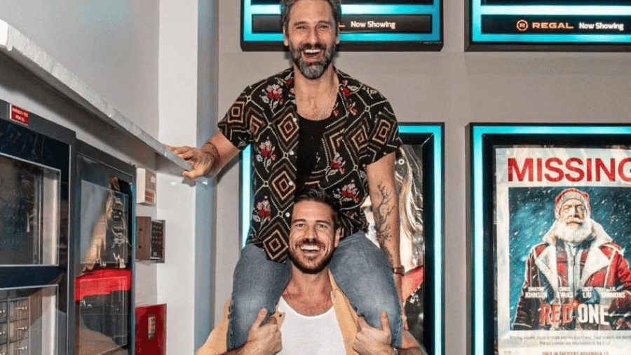 Marco Pigossi posa com o marido italiano em Miami