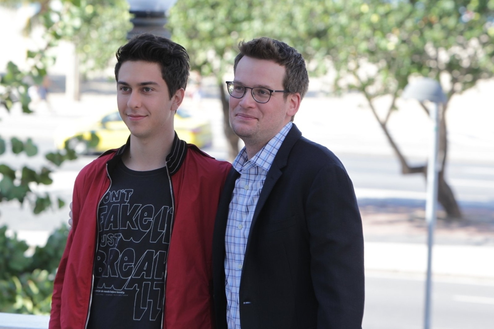 1.jul.2015 - Ator Nat Wolff e autor John Green fazem lançamento do filme "Cidades de Papel", no Hotel Copacabana Palace - Marcello Sá Barretto / AgNews