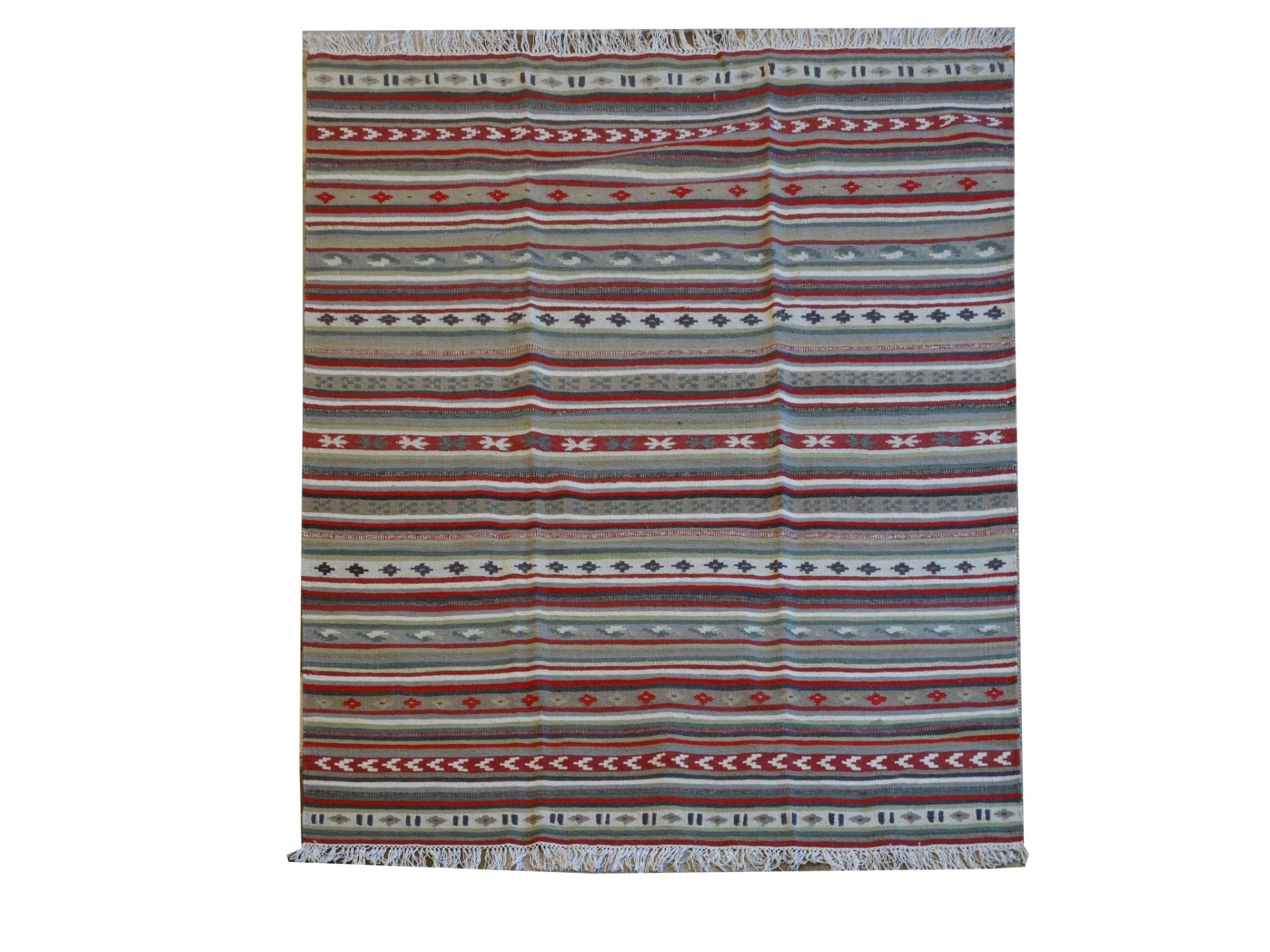 O tapete Kilim Indiano é feito de lã com urdimento em algodão. A peça medindo 1,4 m por 2 m sai por R$ 540,40 na Tabriz Collection (www.tabriz.com.br) I Preços pesquisados em julho de 2015 e sujeitos a alterações - Divulgação