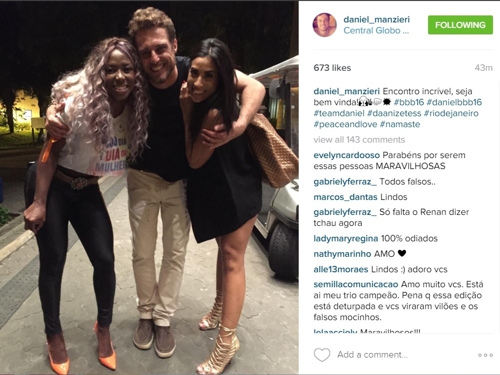 9.mar.2016 - Eliminada do "BBB16", Adélia reencontrou os ex-BBBs Daniel e Juliana Dias. Os ex-participantes do reality show posaram para foto na madrugada desta quarta-feira nos Estúdios Globo. "Encontro incrível! Seja bem-vinda"?, escreveu Daniel em seu perfil no Instagram - Reprodução /Instagram /daniel_manzieri