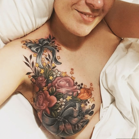 A tatuagem de Alison Habbal, parte de seu "renascimento pós-doença", se tornou viral - Alison Habbal/BBC