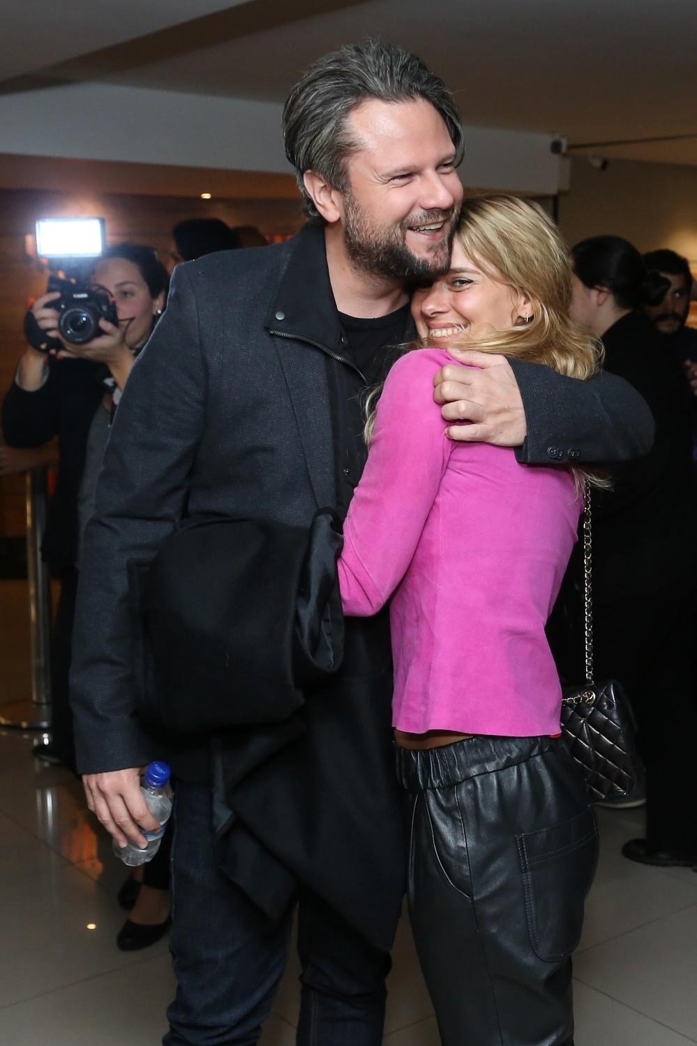 Selton Mello, que fez par romântico com Carolina Dieckmann em "Tropicaliente" (1994), encontra a atriz na pré-estreia de "O Filme da Minha Vida", no Rio - Roberto Filho/Brazil News