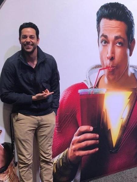 Zachary Levi revela o uniforme de Shazam! - Reprodução