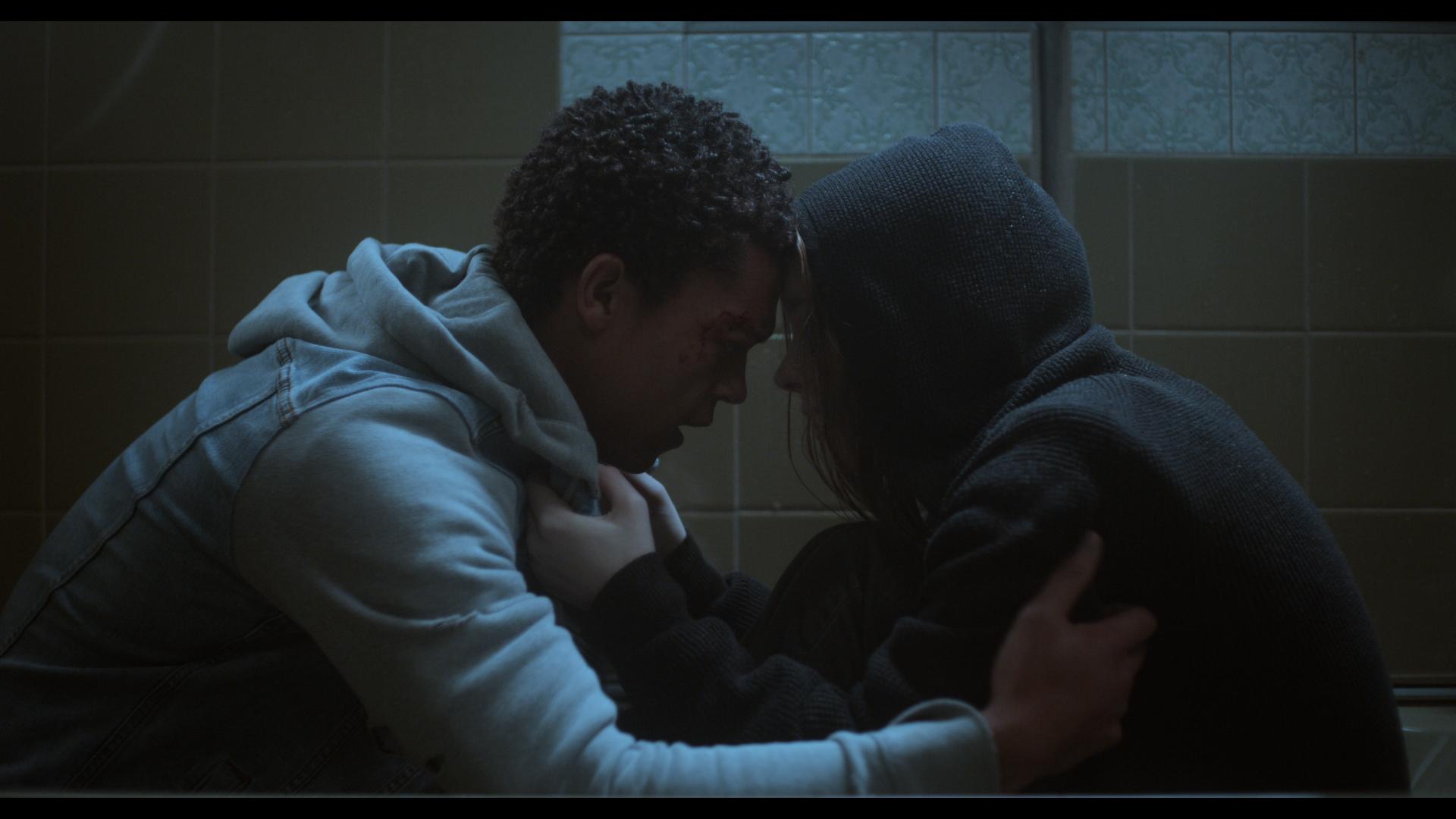 Harry (Percelle Ascott) e June (Sorcha Groundsell) em cena de "Os Inocentes", da Netflix - Divulgação/Netflix