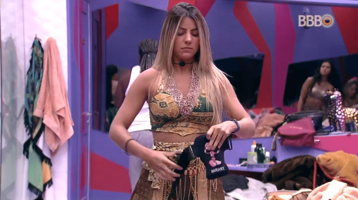 Hariany experimenta figurino da festa deste sábado (2) - Reprodução/Globoplay