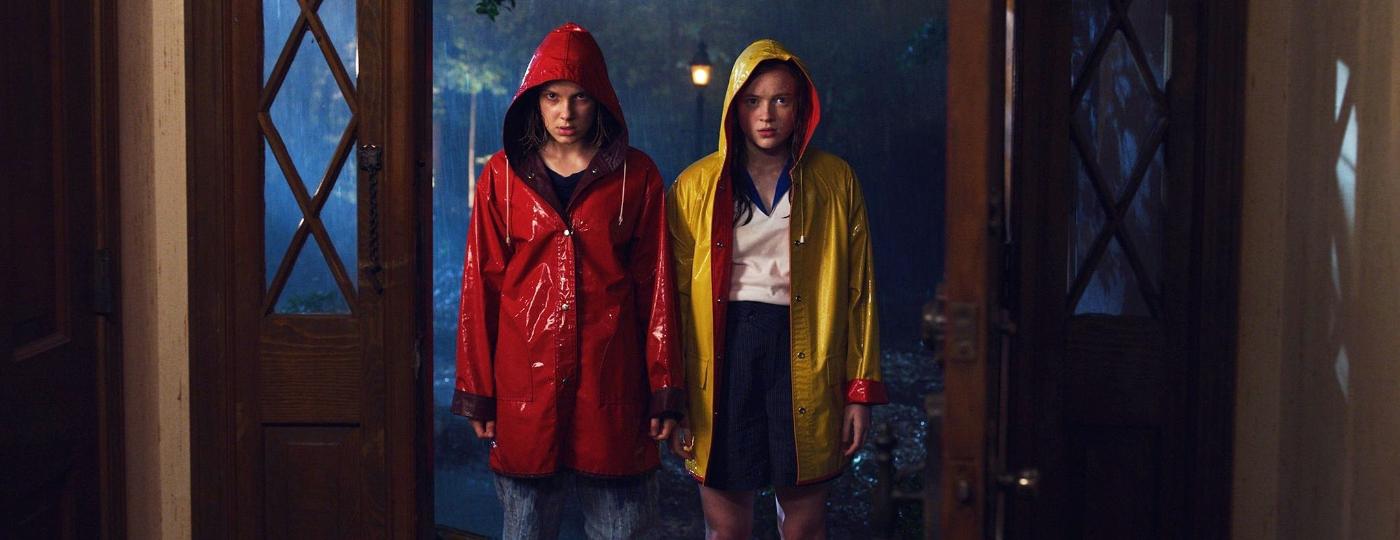 Eleven (Millie Bobby Brown) e Max (Sadie Sink) em foto da terceira temporada de Stranger Things - Divulgação