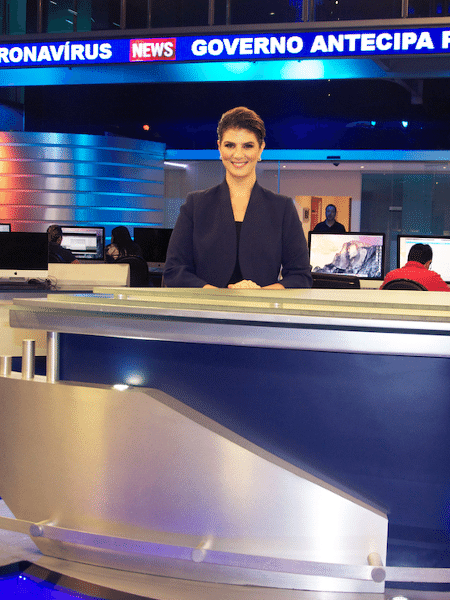 Mariana Godoy apresenta a bancada do "RedeTV! News" - Divulgação/RedeTV!