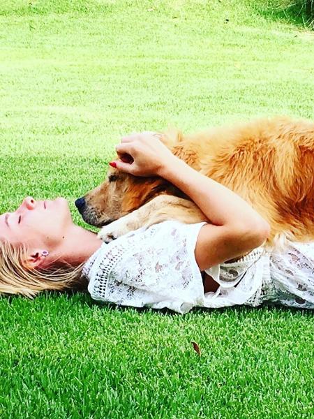 Fiorella Mattheis e sua cachorra, Manu - Reprodução / Instagram