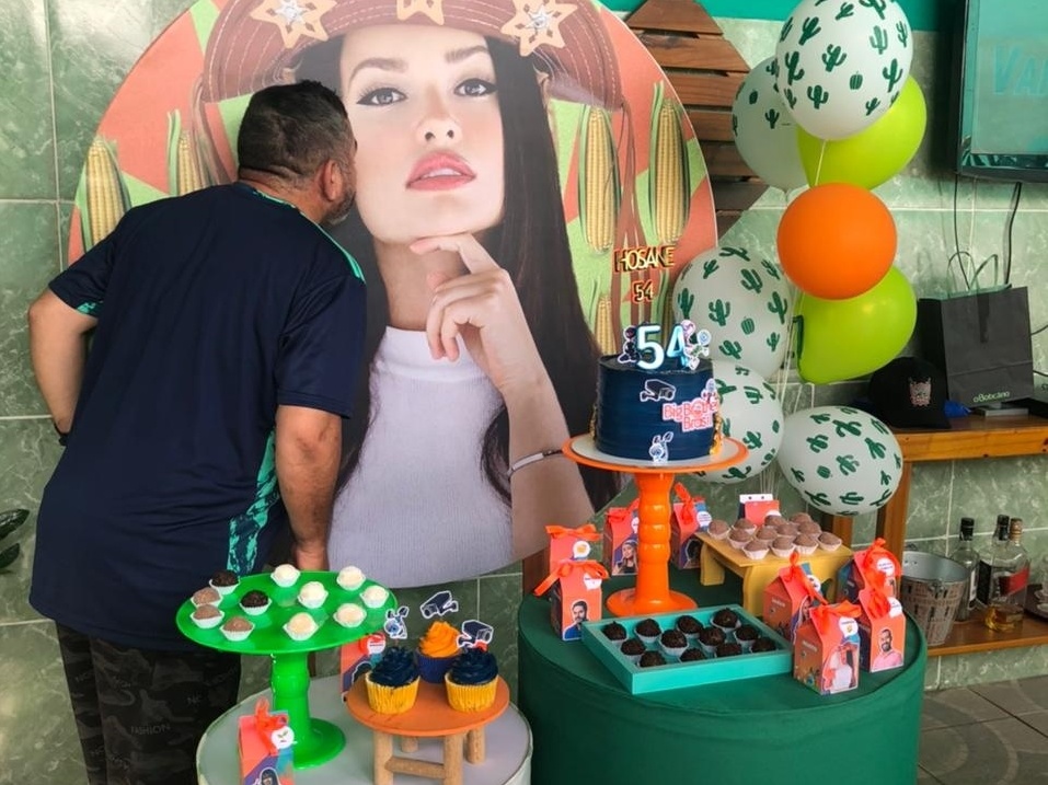Fã de BBB faz festa de aniversário com tema 'Juliette'