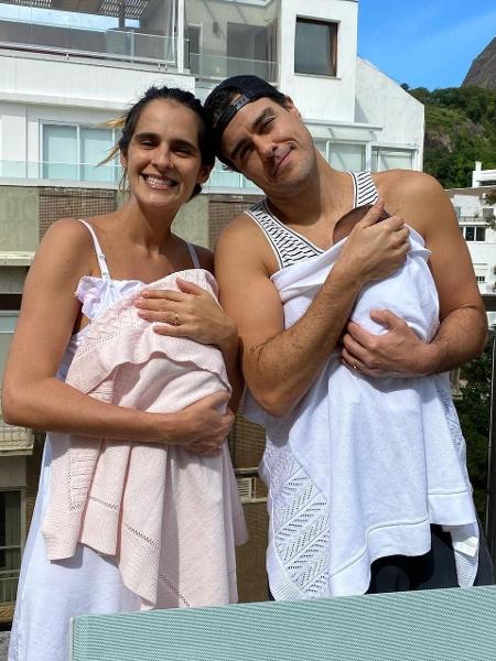 Marcella Fogaça e Joaquim Lopes com as gêmeas Pietra e Sofia - Reprodução/Instagram