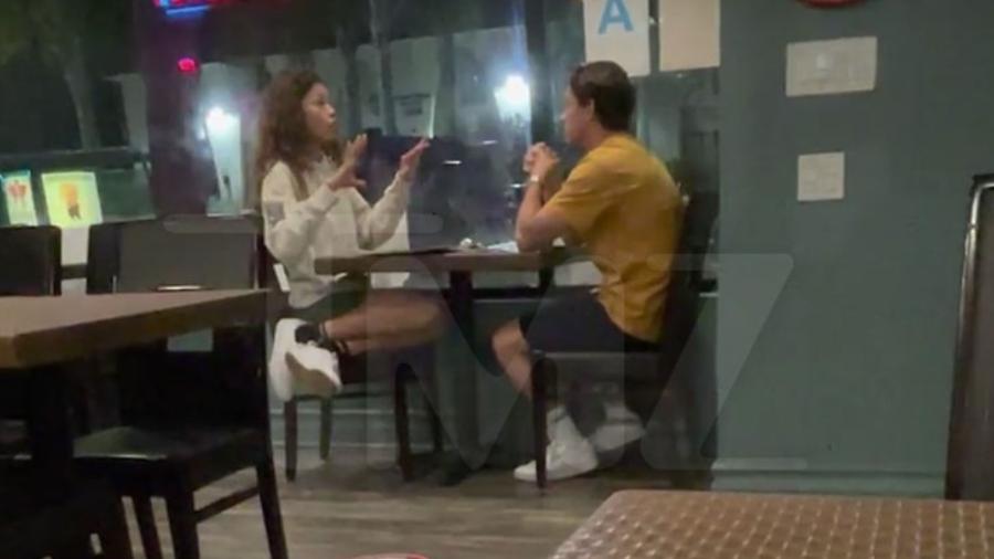 Zendaya e Tom Holland curtem encontro em restaurante Tailandês  - TMZ