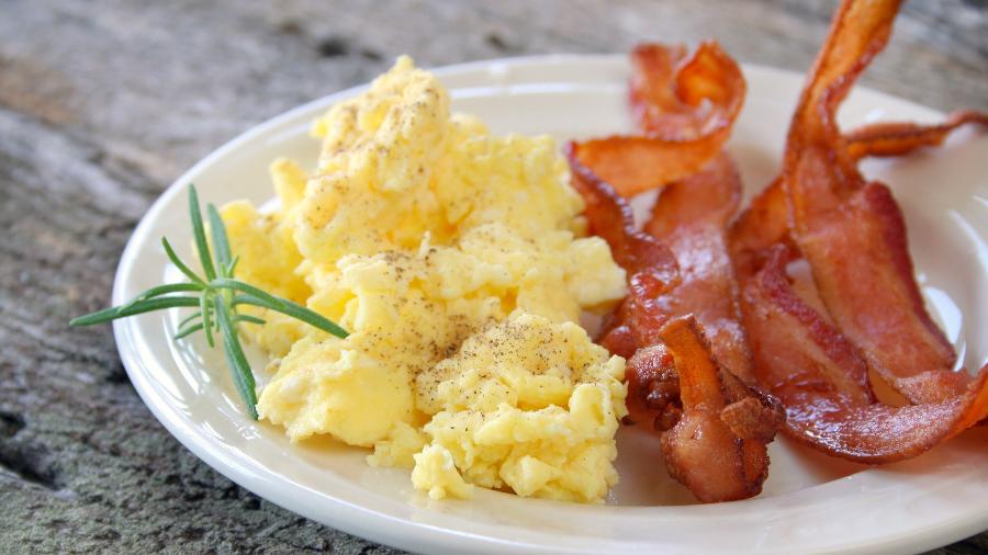 Bacon e ovos: um clássico dos cafés da manhã de hotel - Getty Images/iStockphoto