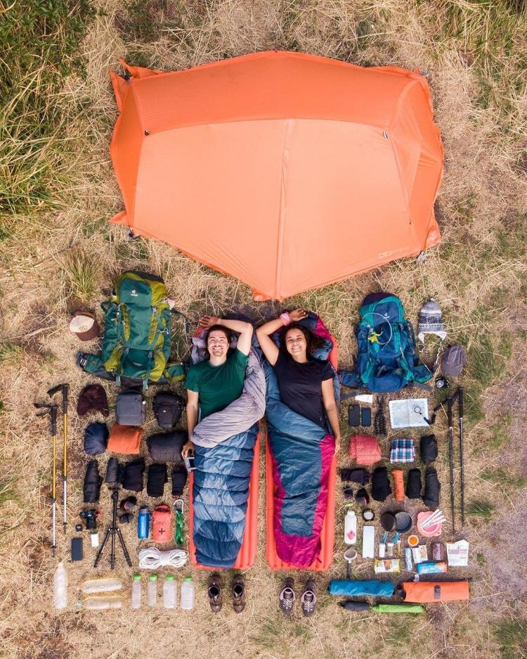 Renan e Lais em registro feito durante um acampamento dentre as viagens - Arquivo Pessoal - Arquivo Pessoal